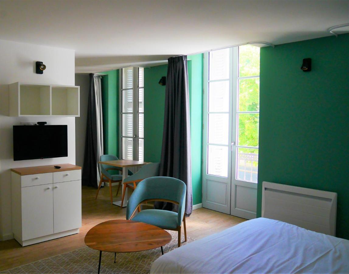 Premiere Pierre Appartement Verdelais Buitenkant foto